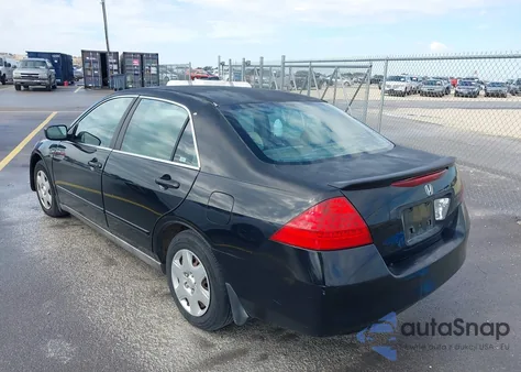2007 Honda Accord 2.4 Lx z USA, uszkodzony, nr VIN 3HGCM56467G710441